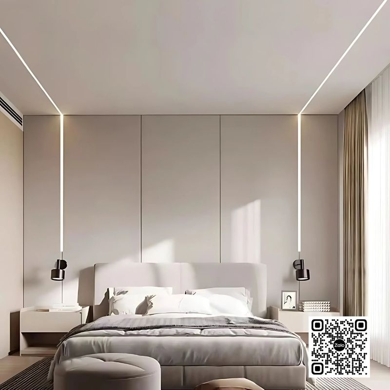 21-66 Phòng ngủ hiện đại tối giản với giường bọc nệm màu be, đèn treo hai bên và ánh sáng tự nhiên từ cửa sổ